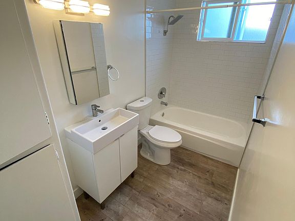 4th image of 2854 Rowena Ave APT 2