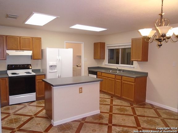 4th image of 5735 Lovett Oaks