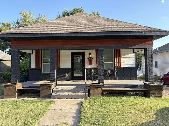 1808 NW 8th St