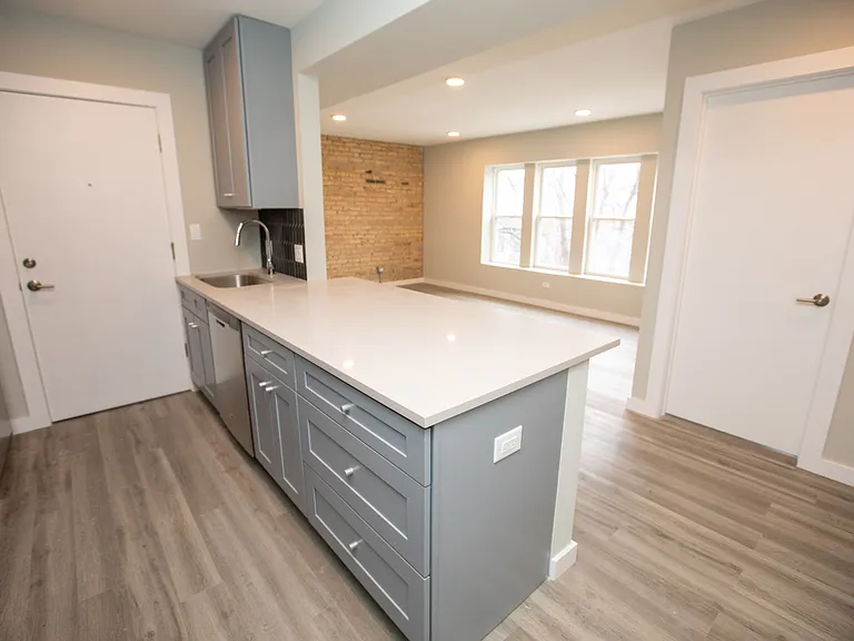 3355 N Whipple St #2S — Photo 2
