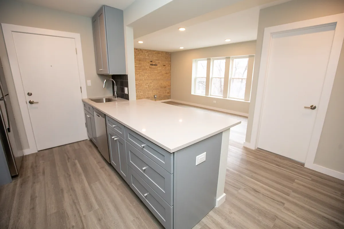 Building Photo - 3355 N Whipple St #2S
