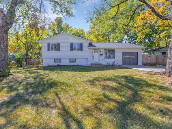 8909 W 99th Ter, Overland Park, KS 66212