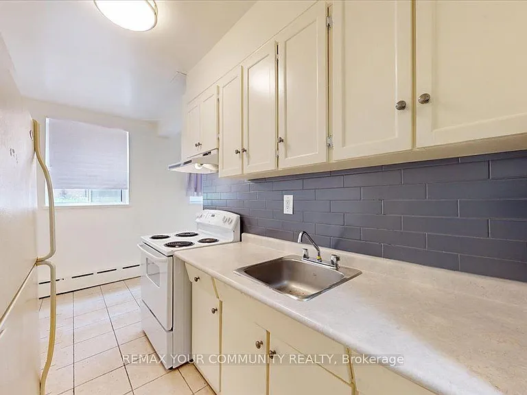 2645 Keele St #1A — Photo 4