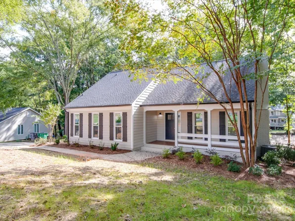 329 Pine Creek Dr, Charlotte, NC 28270
