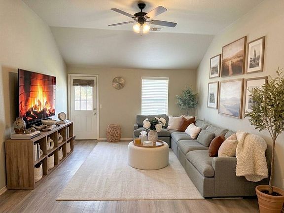 4th image of 518 Magnolia Dr