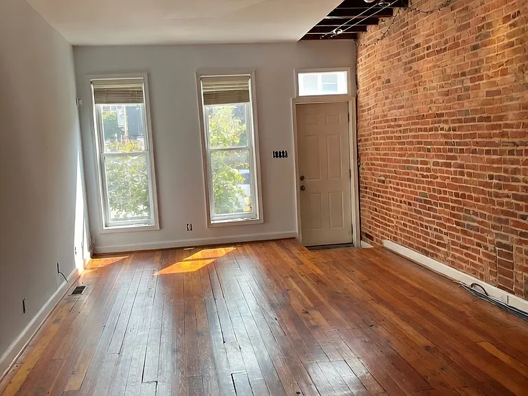 1424 Marshall St — Photo 8