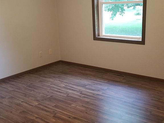 4th image of 1306 Camelot Ct