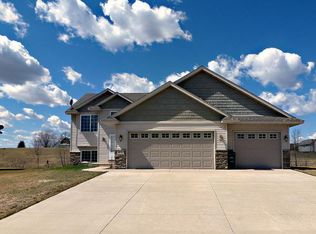 810 Beech Ln, Annandale, MN 55302