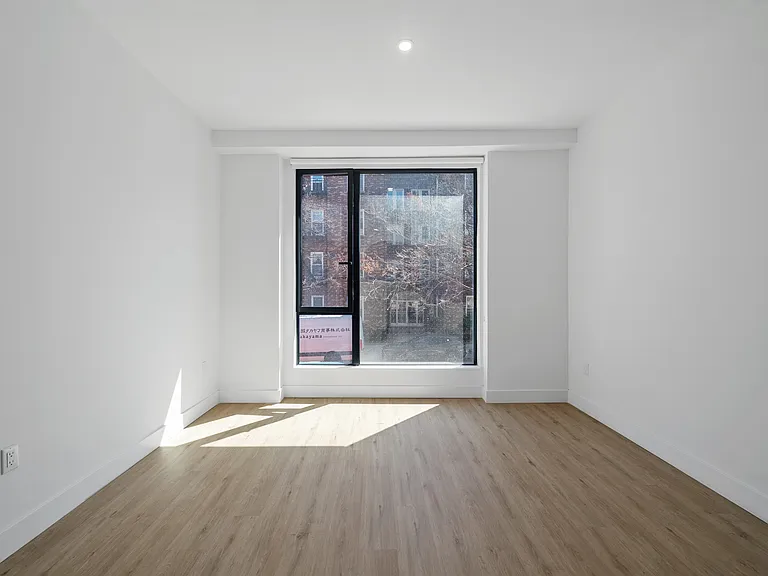 2516 37th Ave #2E — Photo 5
