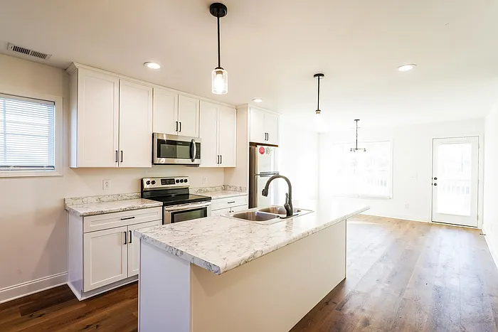 380 Baldwin Ln — Photo 4