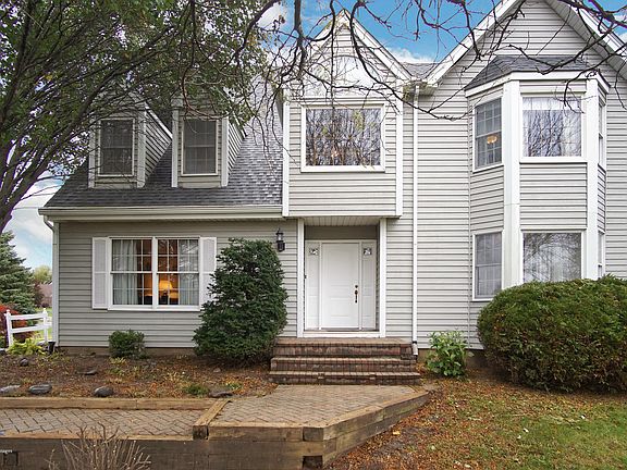 2nd image of 41W657 Holly Ct