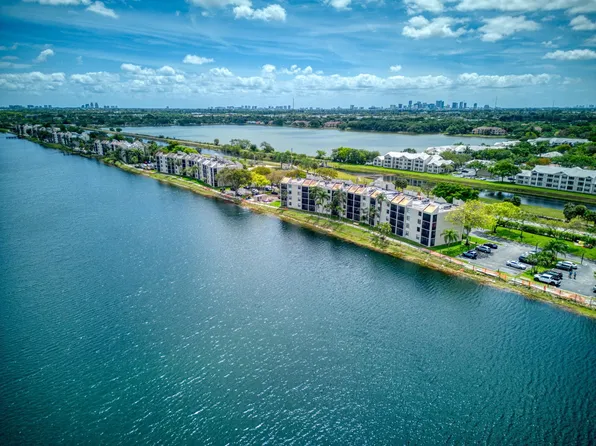118 Lake Emerald Drive #102, Oakland Park, FL 33309