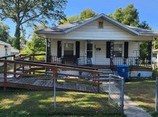 403 Grand St, Benton, IL 62812