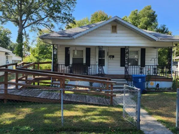 403 Grand St, Benton, IL 62812