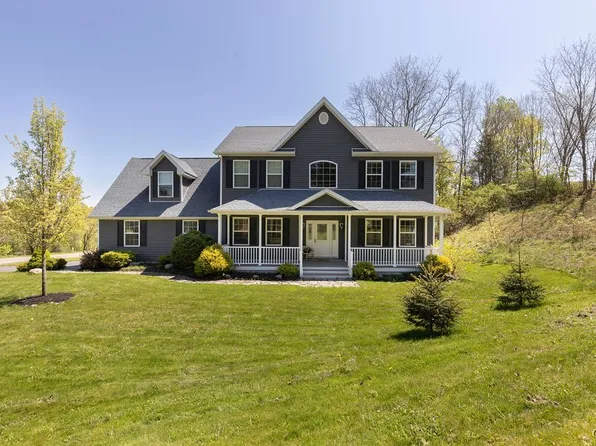 2 S Meadow Dr, Cazenovia, NY 13035