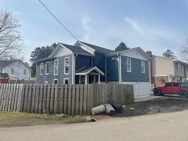 1075 Main St photo 1