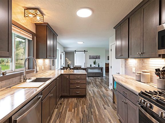 3rd image of 112 Vail Ct