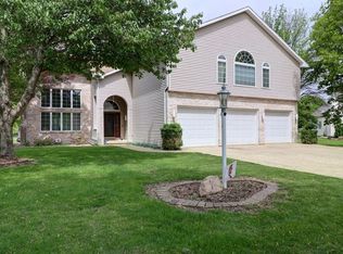 408 Holly Ridge Ct, Saint Joseph, IL 61873