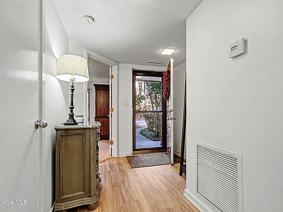 4th image of 2096 Albert Circle