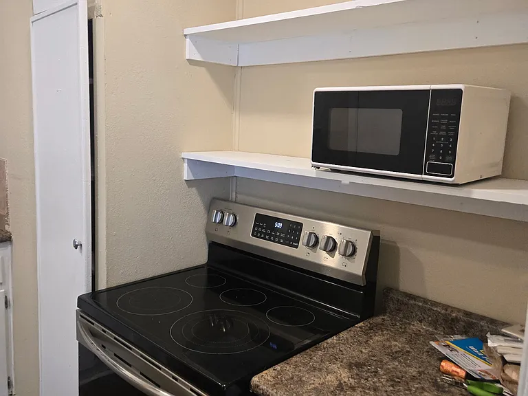 106 NE Bell Dr — Photo 2