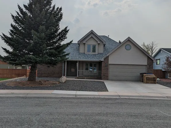 1054 Arapaho Dr, Laramie, WY 82072