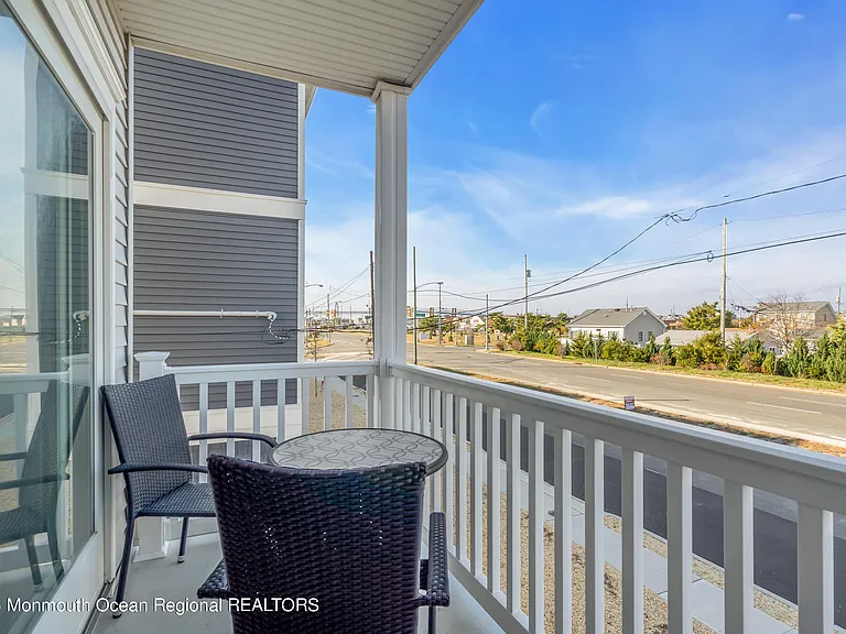 121 Dewey Dr — Photo 14