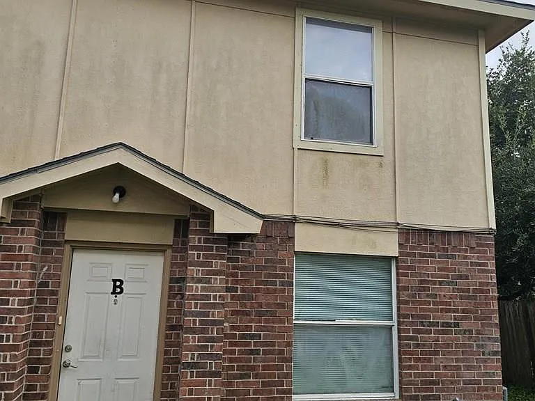 729 Sonesta Dr #B — Photo 2