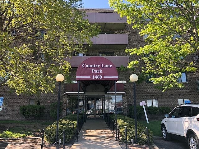 1st image of 1460 Fairlane Dr APT 521
