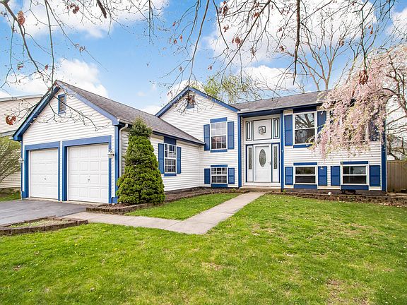 3rd image of 4945 Hilliard Oaks Ct