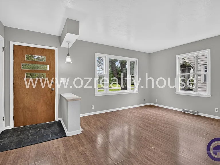 1703 Heatherdowns Blvd — Photo 2