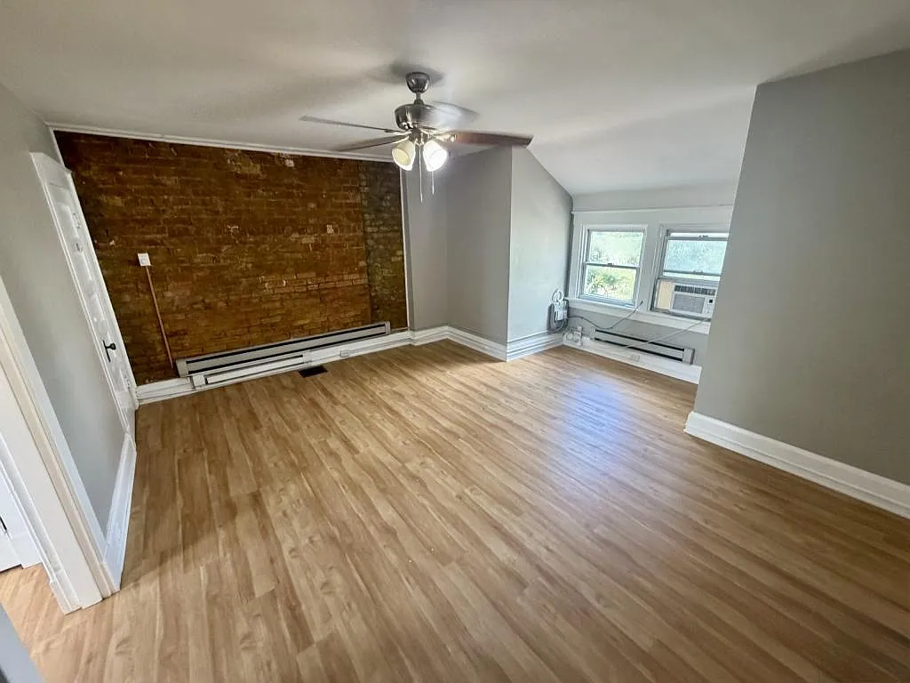 231 W McMillan Unit 4 — Photo 2