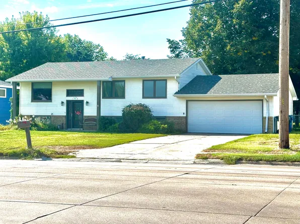 1414 W 39th St, Kearney, NE 68845