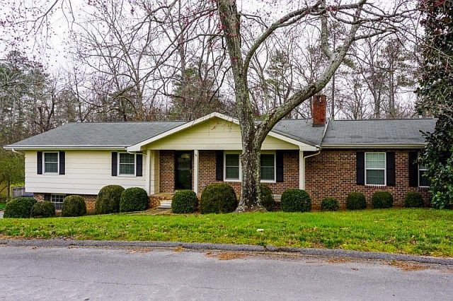 1st image of 121 Kelsey Dr