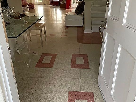 3rd image of 306 S Hibiscus Dr