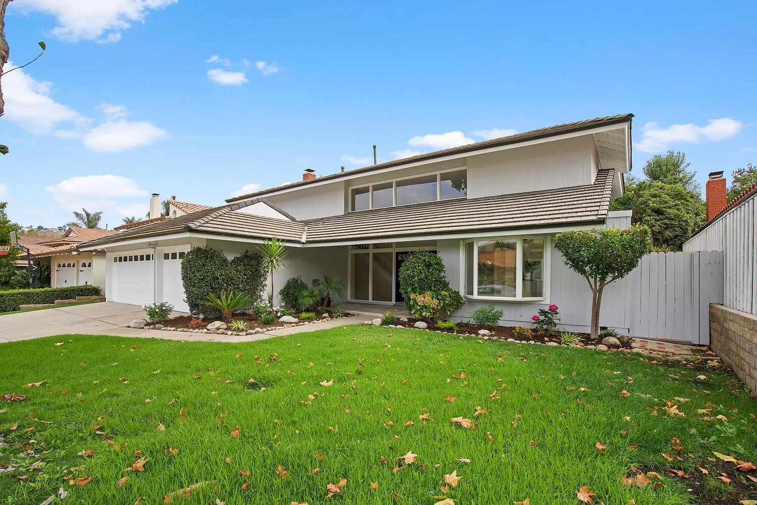 5 bed, 2500 sqft, $6,500 — Photo 2