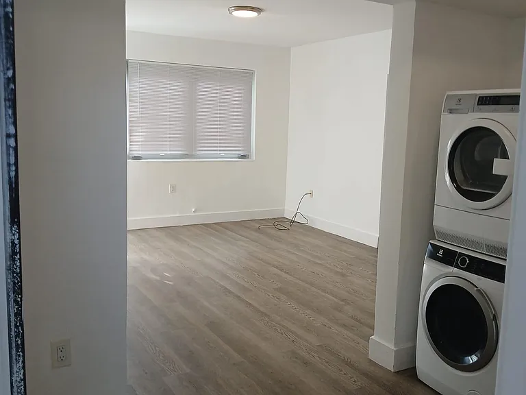 960 SW 2nd St #1 — Photo 16