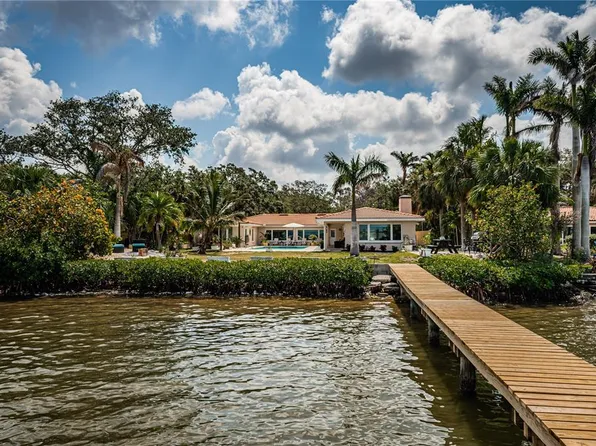 2834 Pelham Rd N, Saint Petersburg, FL 33710