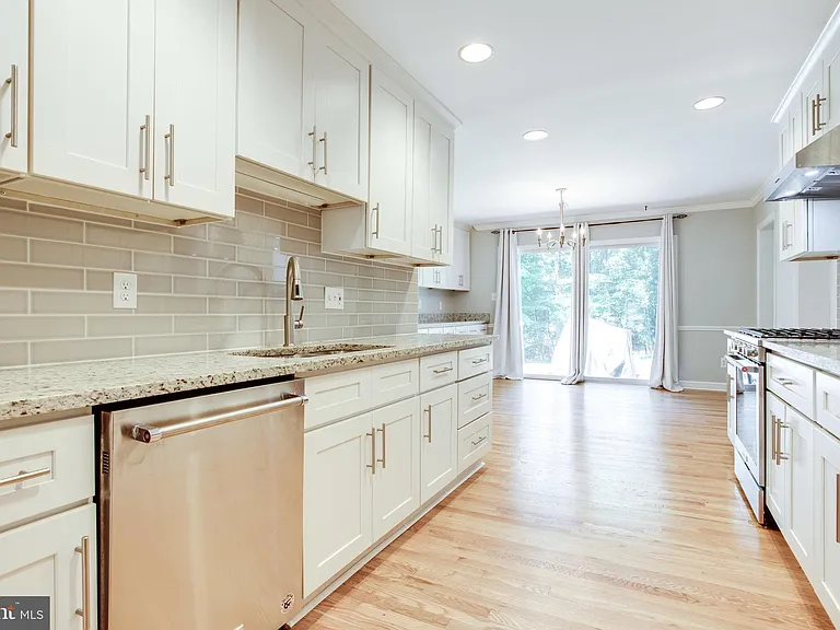 8500 Brook Rd — Photo 10