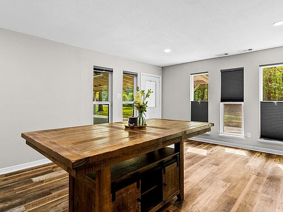 5th image of 21 Red Oak Cir