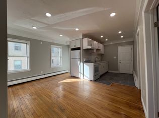 10 Creston St APT 1, Worcester, MA 01604