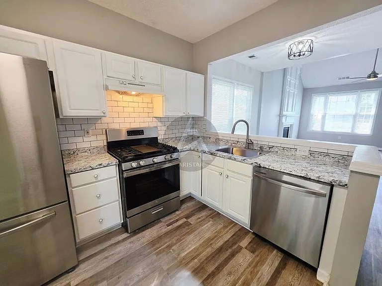 1691 Woodsford Rd NW — Photo 11