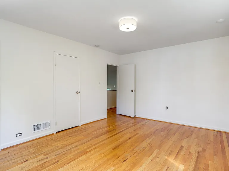 4516 Gretna St — Photo 14