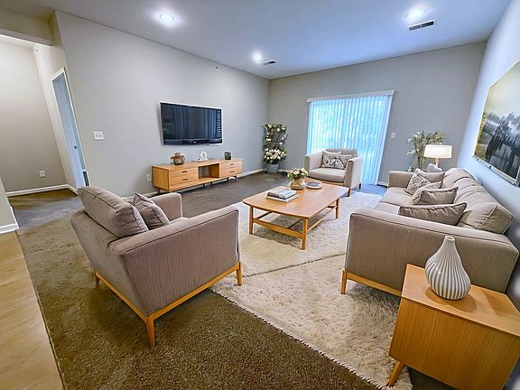3rd image of 12-72 Peppertree Dr #12