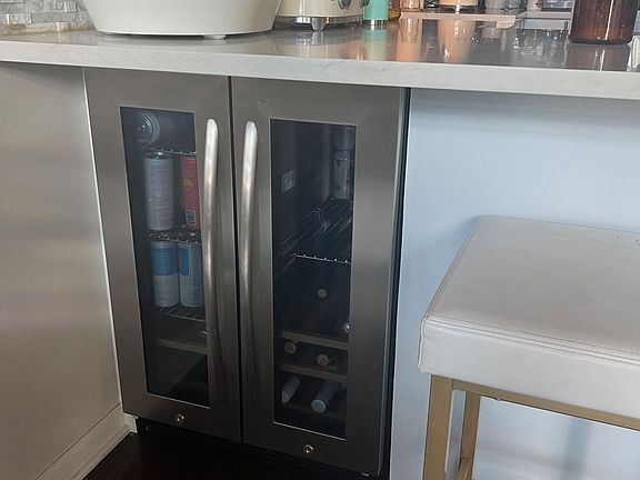3rd image of 525 W Superior St APT 323