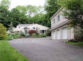 48 S Airmont Rd, Suffern, NY 10901