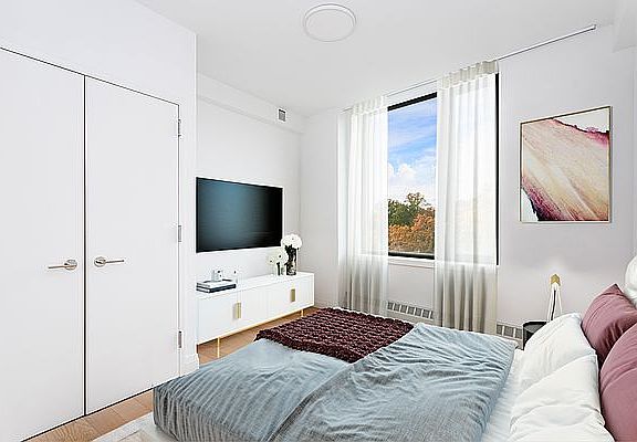 3rd image of 3128 Henry Hudson Pkwy E #706