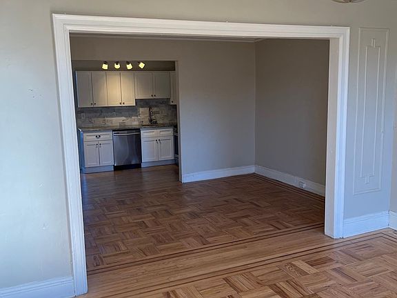 5th image of 118 Wayne St