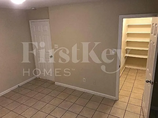 2920 La Estancia Ln — Photo 9