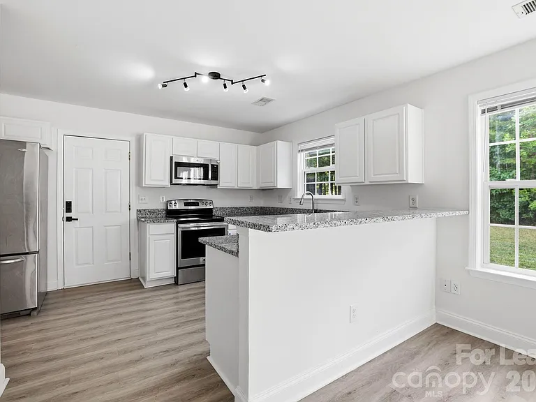 512 Bearbrook Ln — Photo 10