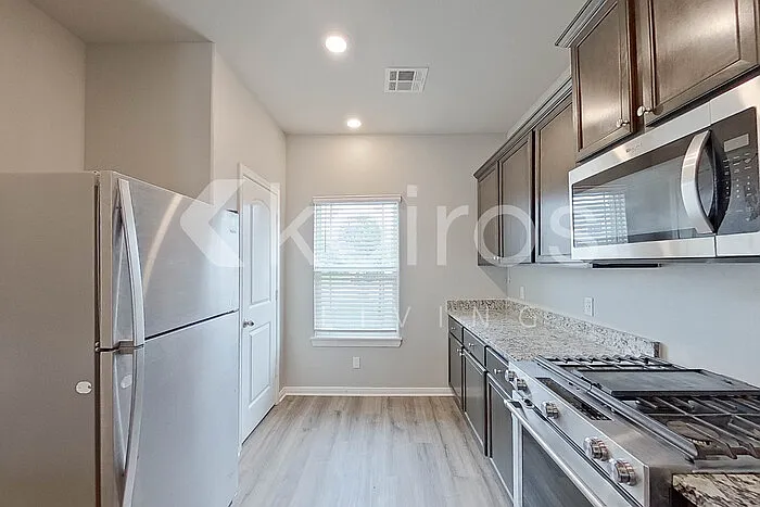 905 NW 4th St — Photo 6